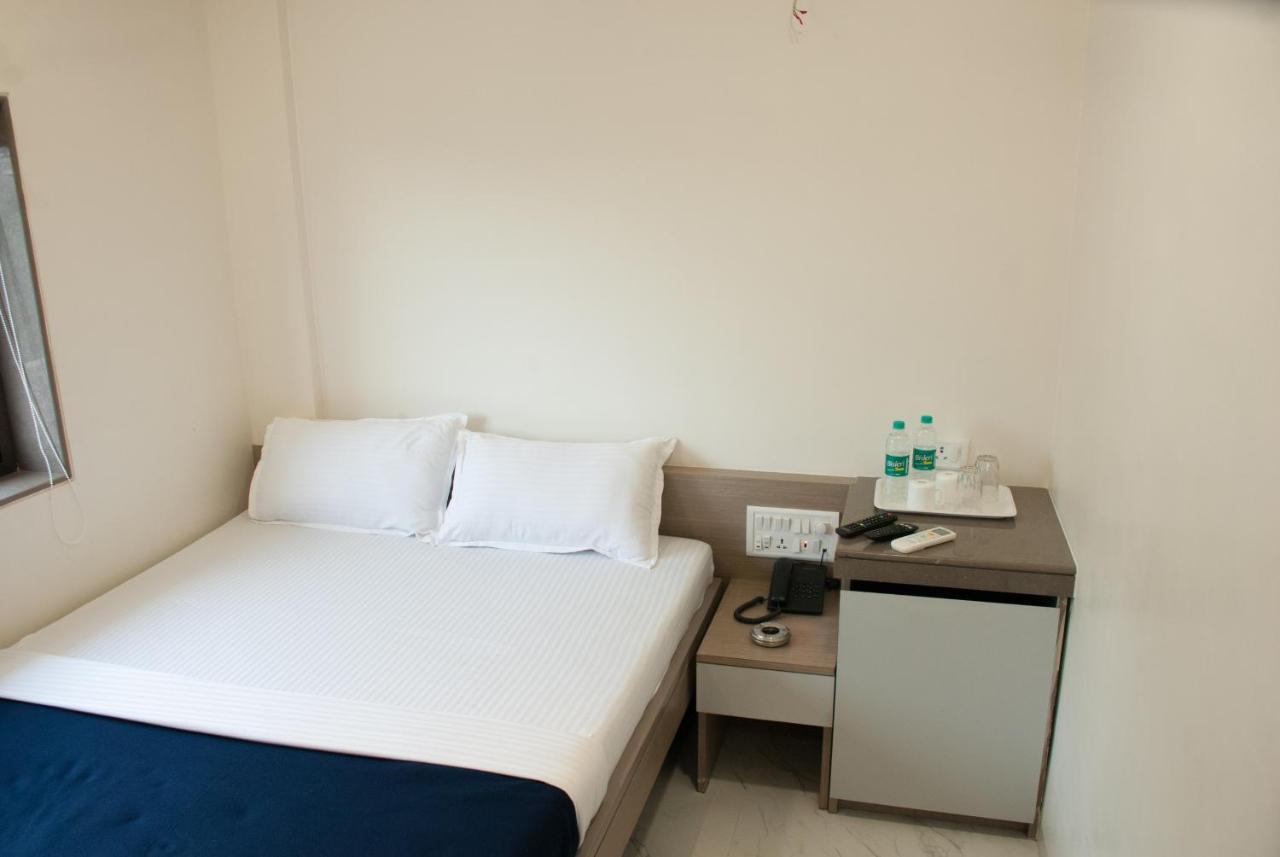 City Hotel Bombay Esterno foto