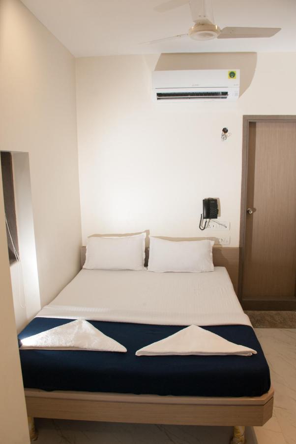City Hotel Bombay Esterno foto