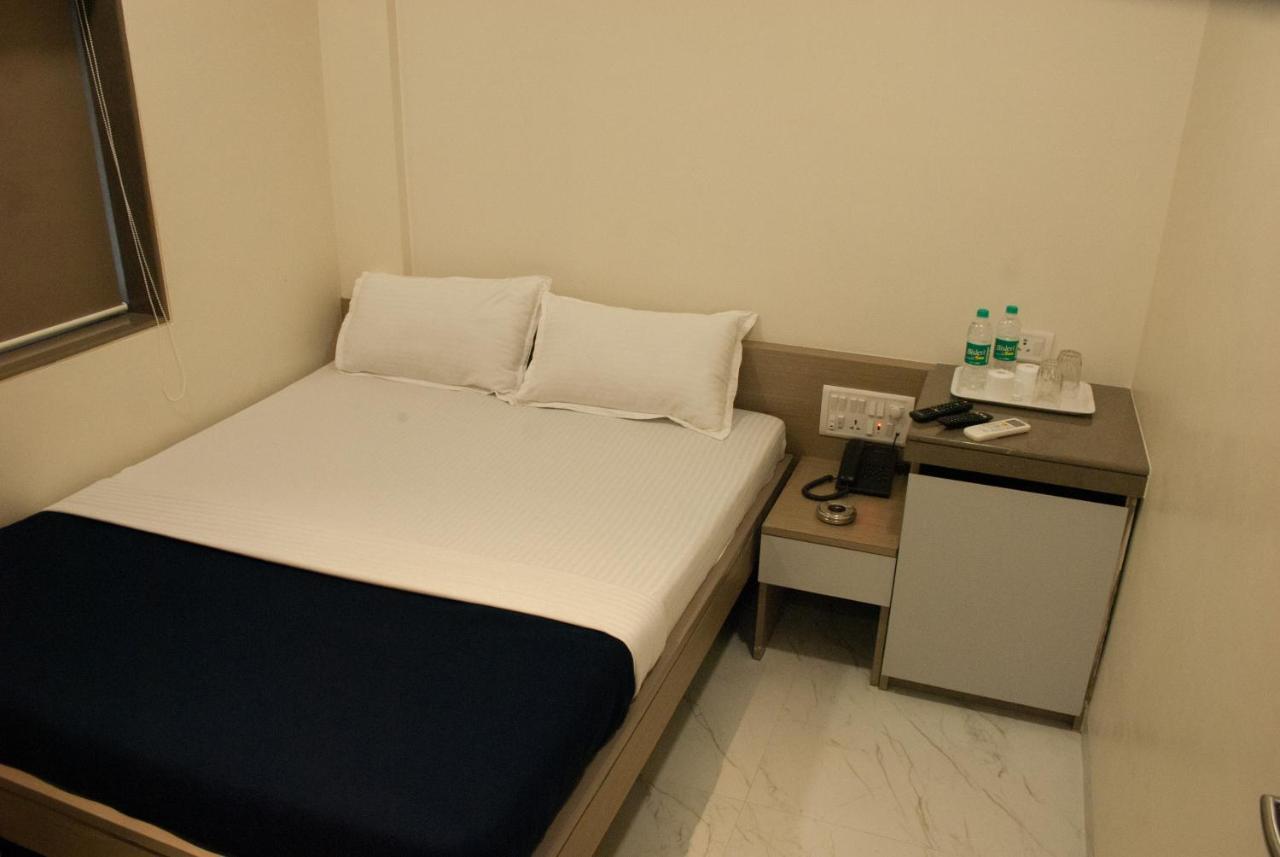 City Hotel Bombay Esterno foto