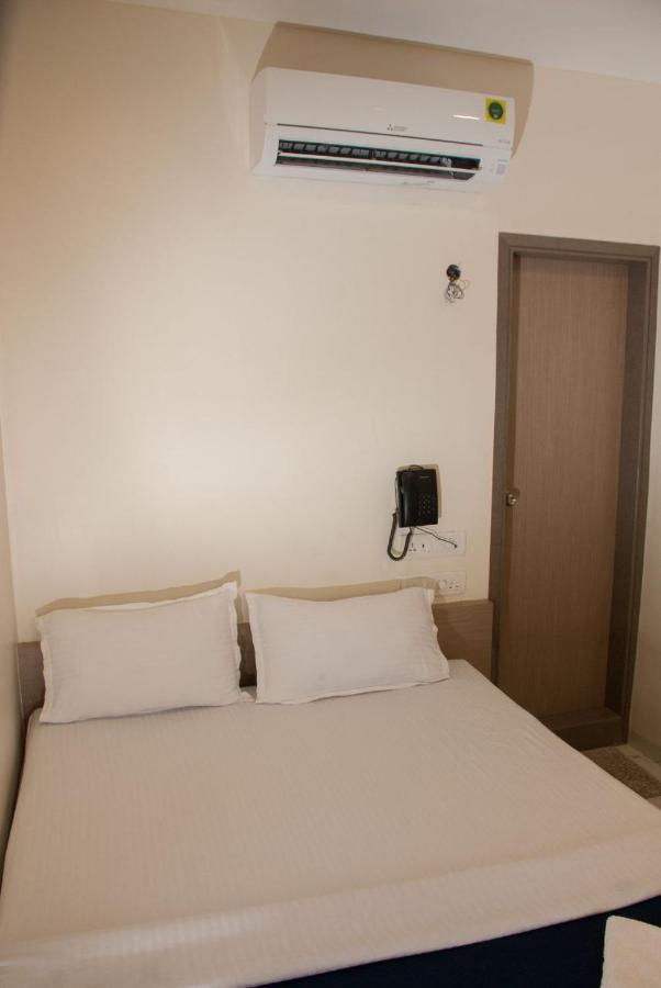 City Hotel Bombay Esterno foto
