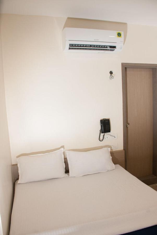 City Hotel Bombay Esterno foto